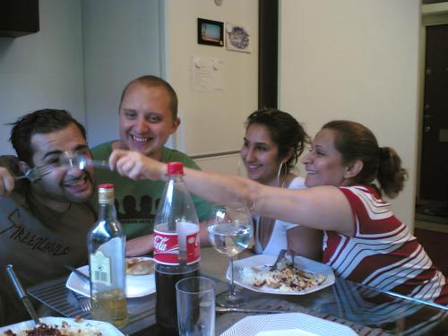 Abbas, Hannes, Maral och Azardokht.