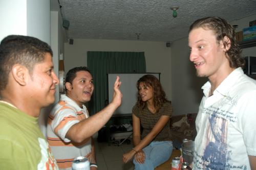 Bröderna Bordtennis berättar rövarhistorier