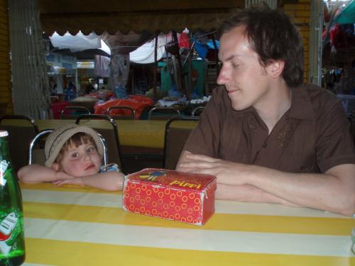 Oaxaca: Mira-Li och Rasmus på marknaden 2006-02-22
