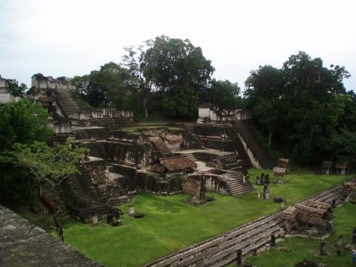 Acropolis Norte och Plaza Central