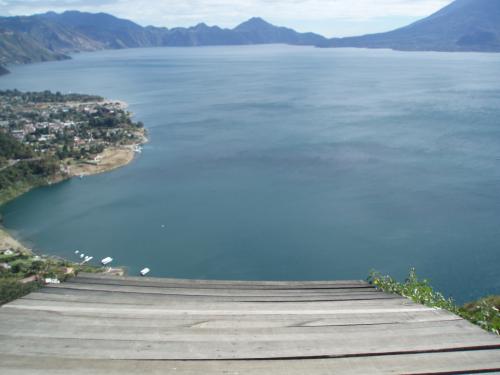 Lago Atitlán och Panajachel från paraglidingsstartplatsen