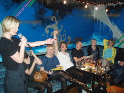 White Trash sjunger ut