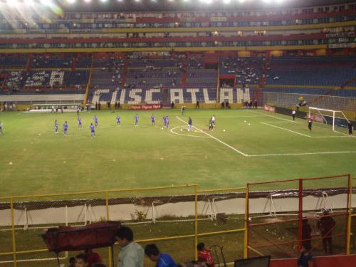 El Salvador värmer upp