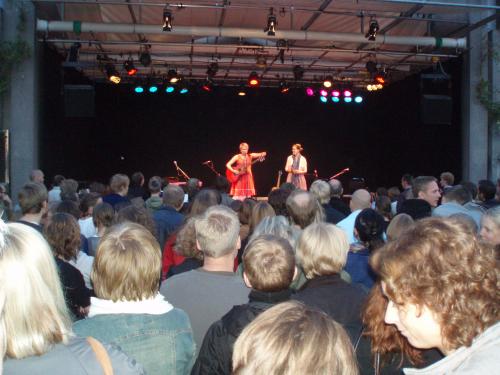 Festligt och fullsatt