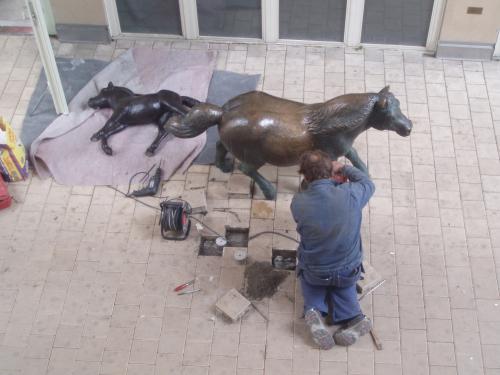 Nya bronsfölet installeras