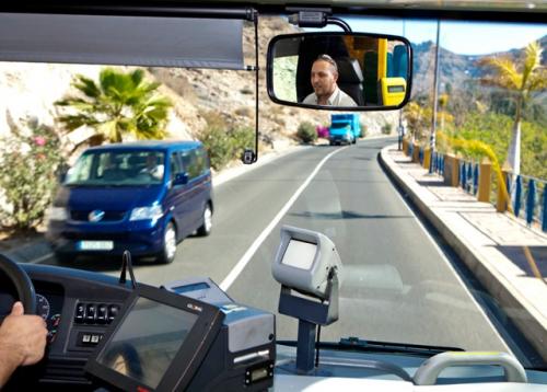 Busschauffören Alexis Perdomo Santana kör lokalbuss 01.