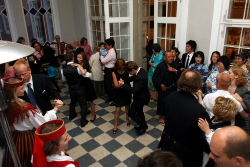 ...och estnisk folkdans.